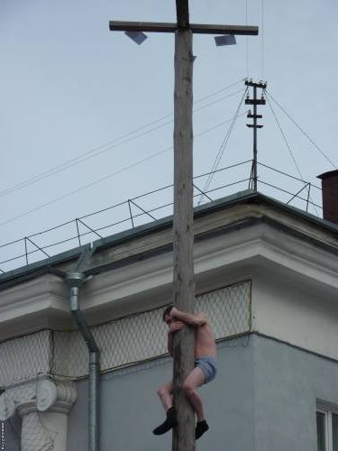 Почти залез на столб